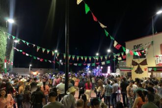 Así se veía la Plaza Principal de La Boquilla durante el baile de cierre.