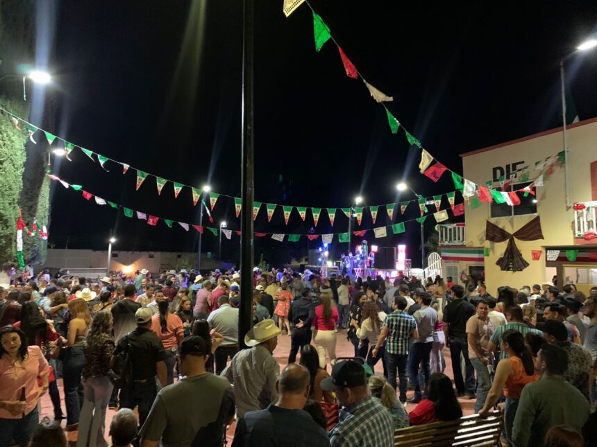 Así se veía la Plaza Principal de La Boquilla durante el baile de cierre.